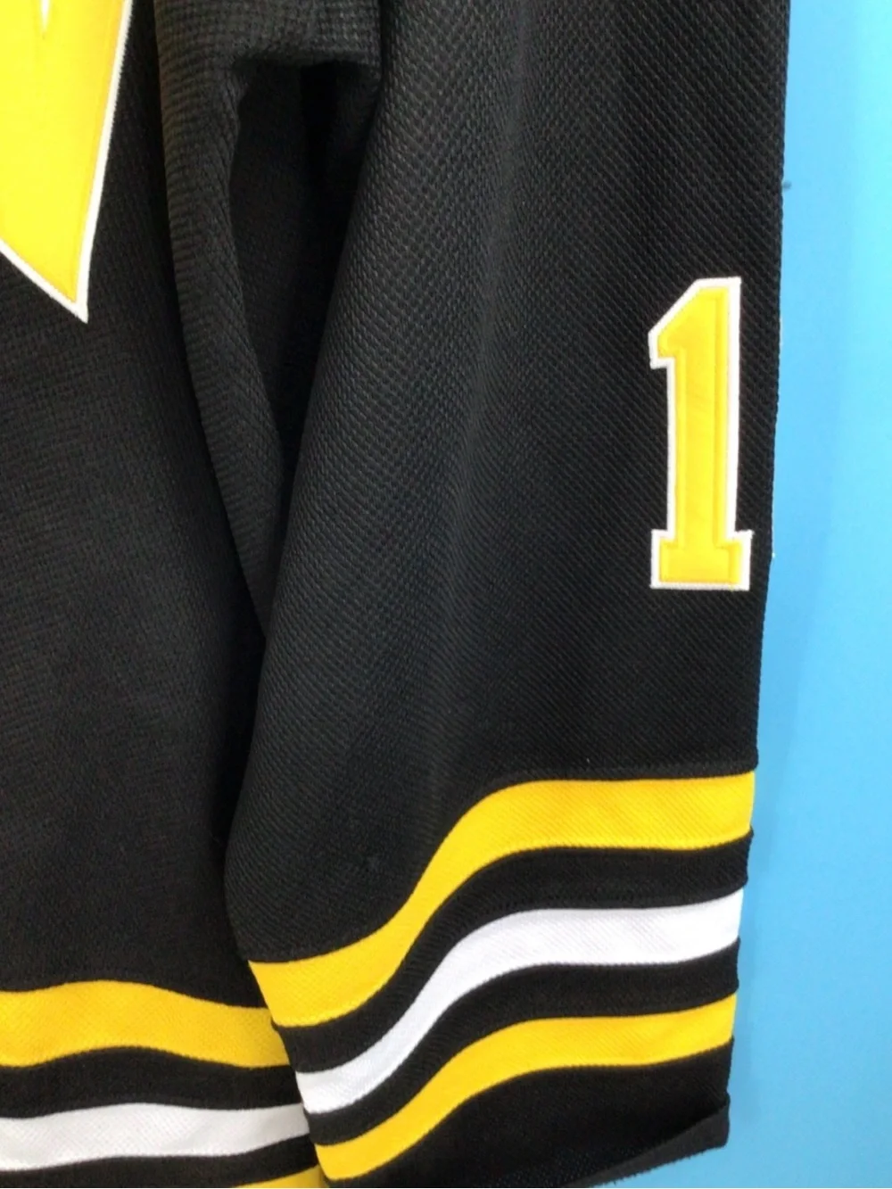 Happy Gilmore #18 Boston Hockey Jersey Men’s 2XL Black Gold Movie Style